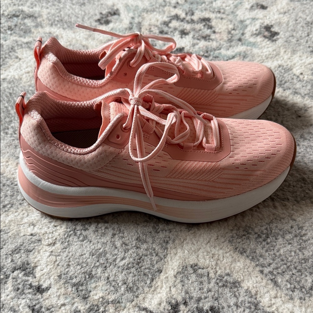 Orthofeet Relay Sneakers in Peach